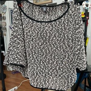 Charlotte Russe Black & White Floral Puff-Sleeve Top